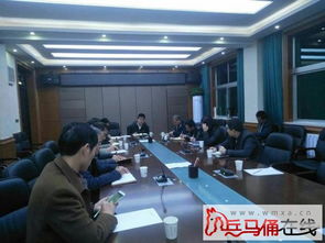 周至县经贸局组织机关干部集中观看《电视问政》栏目，聚焦商贸发展促提升